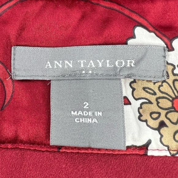 Ann Taylor Red Floral Lined Side Pleat Above The Knee Skirt Size 2 Women's - Picture 2 of 11